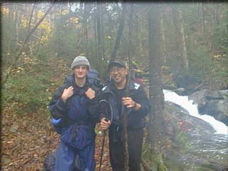 happy_hikers.jpg (13827 bytes)